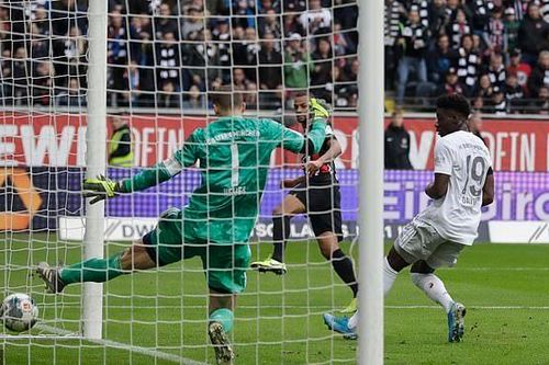 Bayern Munich thua sốc trước Frankfurt