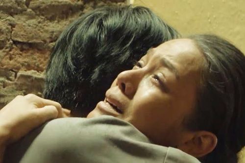 'Tiếng sét trong mưa' kết khác bản gốc, khán giả tranh cãi kịch liệt