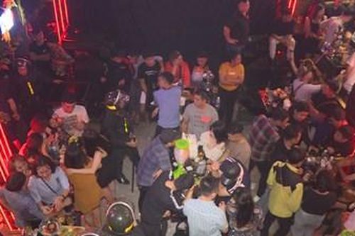 Hơn 300 cảnh sát bao vây, truy bắt gần 100 đối tượng 'phê' ma túy trong quán bar phố núi