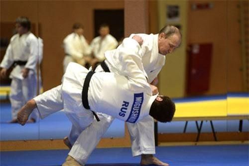 Nga công bố hồ sơ mật của Tổng thống Putin thời còn làm điệp viên, thành tích võ thuật khiến ai cũng ngỡ ngàng