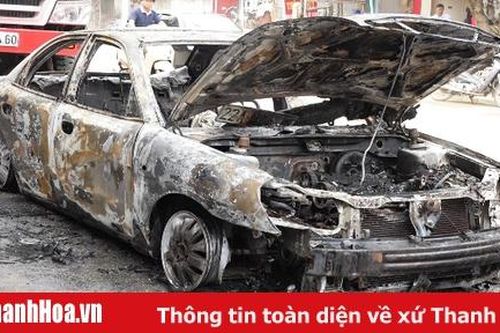 Thạch Thành: Ô tô 4 chỗ bốc cháy trơ khung