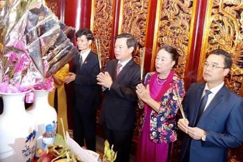 Ngành GD&ĐT tỉnh dâng hương báo công các Vua Hùng