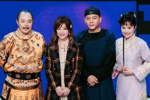 Triệu Vy xúc động khi tái ngộ 'Hoàng a mã' Trương Thiết Lâm và dàn diễn viên 'Hoàn châu cách cách'