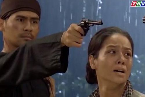 Tiếng sét trong mưa: Đạo diễn bị chê non tay vì cái kết khiên cưỡng, vô lý