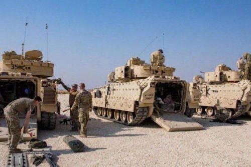 Mỹ điều thiết giáp đến biên giới Syria và chuẩn bị xây căn cứ lớn ở Deir Ezzor