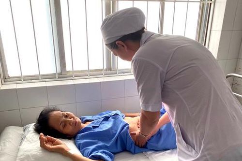 Gần 5 phút kịch tính cứu sống bệnh nhân bị xuất huyết tiêu hóa nguy kịch