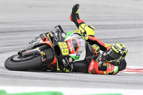 MotoGP chặng 18 - Maverick Vinales đánh bại Marc Marquez