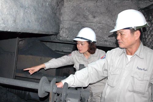Nữ công nhân mê sáng tạo