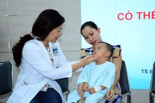 TP Hồ Chí Minh: Phẫu thuật cấp cứu thành công bệnh nhi viêm xoang nặng biến chứng hốc mắt