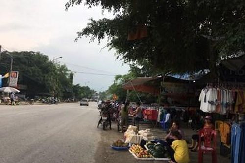 Lòng, lề đường không phải nơi họp chợ