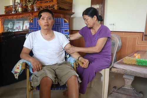 Xót xa cặp 'lá vàng' chăm cựu sỹ quan cảnh sát biển sống thực vật