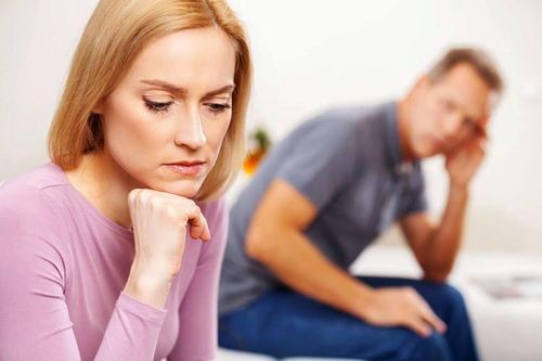 Chồng thú nhận đồng tính, vợ đòi bồi thường 13 tỷ đồng