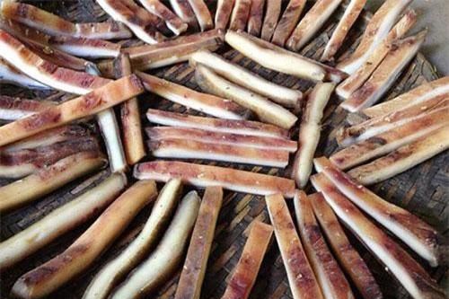 'Rùng mình' với đặc sản da trâu thối của đồng bào Tây Bắc