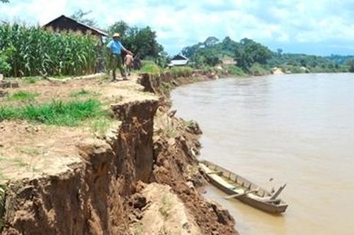 Vì 'cát tặc', người dân đành phải bán đất