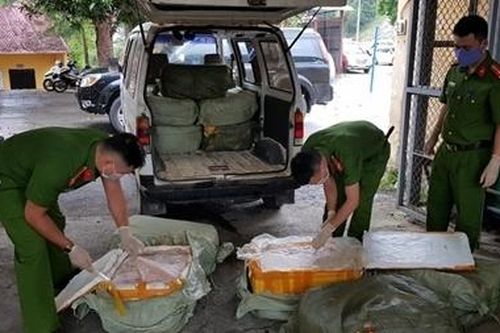 Ngăn thực phẩm 'bẩn' tràn về từ biên giới