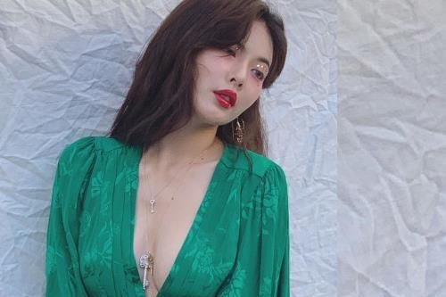 HyunA bị chảy máu mũi