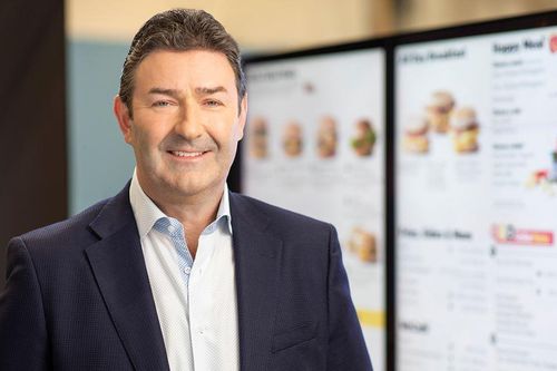Thôi việc vì quan hệ với cấp dưới, CEO McDonald's vẫn có 37 triệu USD
