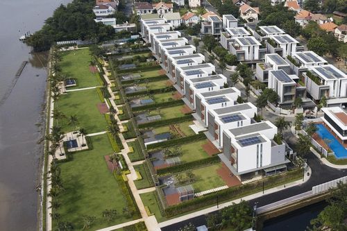Người dân bị cách ly với bờ sông Sài Gòn tại khu Thảo Điền