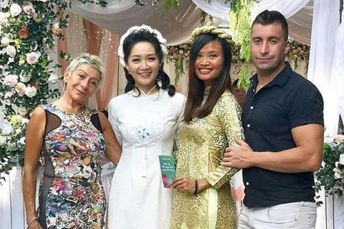 BTV Thu Hà rạng rỡ trong ngày ăn hỏi