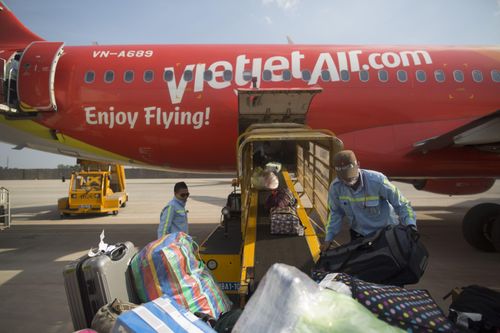 Khách phàn nàn hành lý bị vỡ, chậm bồi thường, Vietjet Air nói gì?