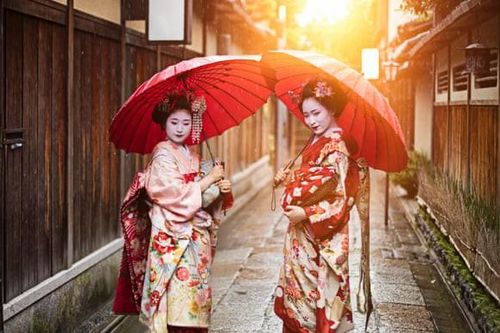 Kyoto cấm du khách selfie quấy rối các geisha