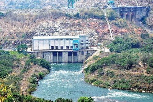 Sau bão số 5, hàng chục hồ chứa ở miền Trung và Tây Nguyên đang phải xả tràn chống lũ