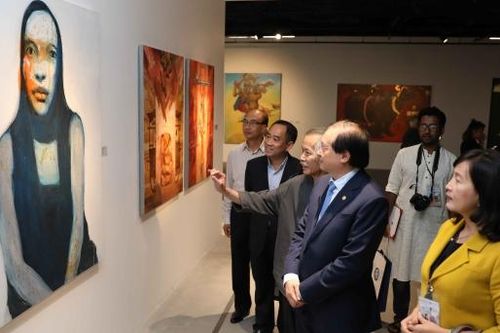 Khai mạc Triển lãm tác phẩm mỹ thuật của các nghệ sỹ tiêu biểu châu Á