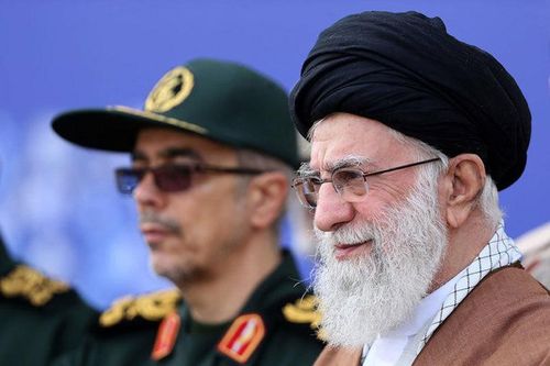 Ông Trump lại giáng đòn trừng phạt Iran, liệt 9 người vào danh sách đen