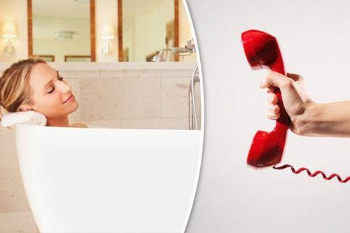 Tại sao các khách sạn hạng sang luôn có điện thoại trong phòng tắm?