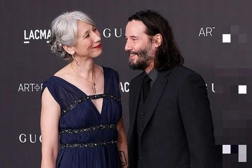 Tài tử 'Ma Trận' Keanu Reeves công khai bạn gái ở tuổi 55