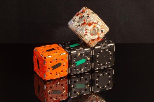 Xem các khối robot tự tìm nhau để lắp ráp