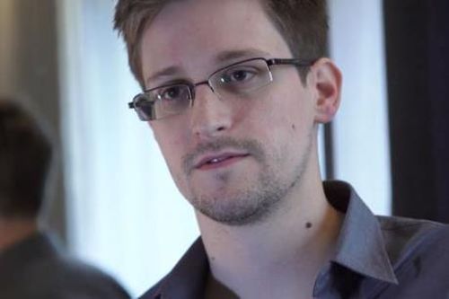 Edward Snowden cảnh báo sức mạnh khôn lường của các tập đoàn Internet