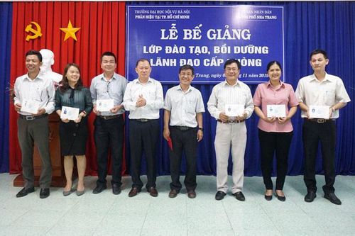76 học viên được cấp chứng chỉ đào tạo, bồi dưỡng lãnh đạo cấp phòng