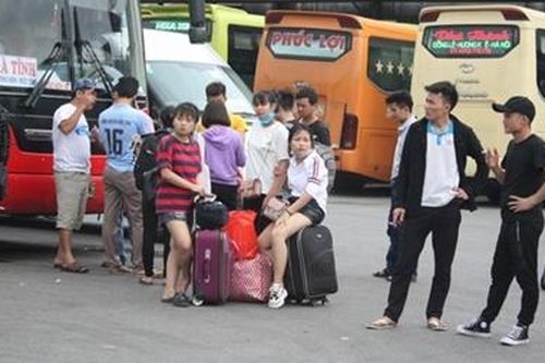 Vận tải khách núp bóng xe hợp đồng gây hỗn loạn