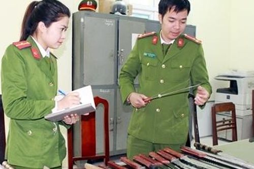 Đẩy mạnh công tác vận động giao nộp vũ khí, vật liệu nổ