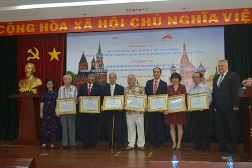 Họp mặt kỷ niệm 102 năm Cách mạng Tháng Mười Nga