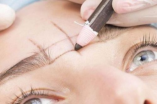 Xăm lông mày làm đẹp đơn giản mà sao vẫn tử vong?