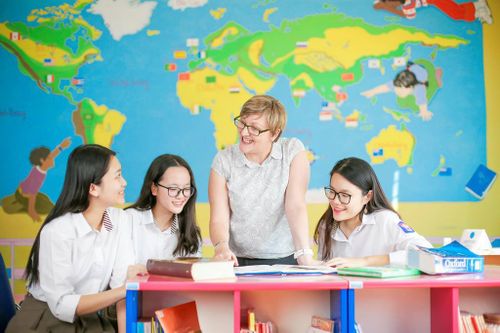 Tiếng Anh của người Việt lần đầu rơi xuống nhóm 'kém'