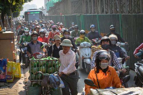 Đường Trường Chinh tắc nhiều km vì một chiếc xe hỏng