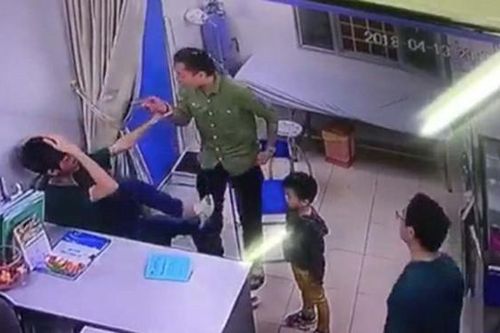 Bác sĩ cứu người, ai cứu bác sĩ?