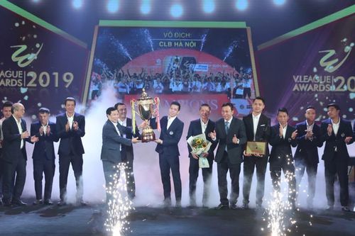 Quang Hải đoạt danh hiệu 'Cầu thủ xuất sắc nhất' V.League 2019
