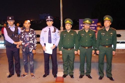 Cứu công dân Trung Quốc gặp nạn trên sông biên giới