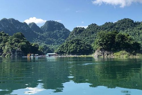 Hồ Hòa Bình - Nhìn từ những xóm núi ven bờ