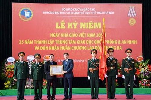 Trung tâm Giáo dục Quốc phòng và an ninh đón nhận Huân chương Lao động hạng Ba