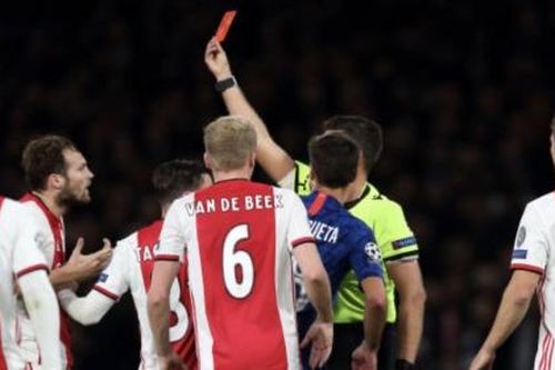Bất ngờ với hai thẻ đỏ ở trận Chelsea đấu Ajax cho tới việc xóa thẻ cho Son Heung-Min