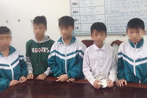 Nhóm học sinh lớp 7 đập phá hàng loạt bóng đèn ở khu di tích