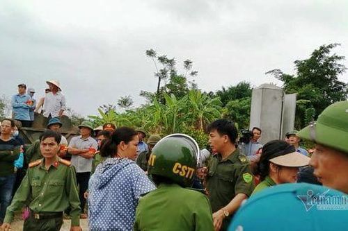 153 người cưỡng chế trại gà ở Hà Nội