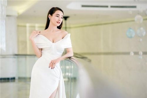 Kết hôn với Trường Giang, gu thời trang Nhã Phương thay đổi ra sao?