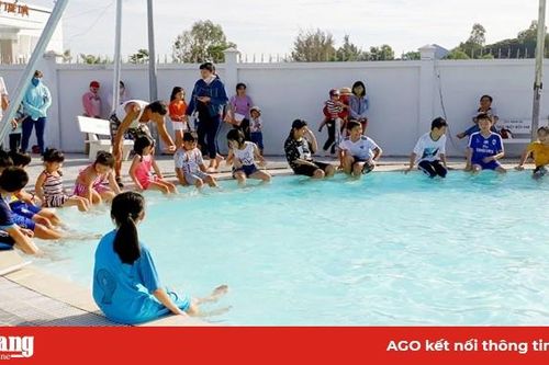 Phổ cập bơi ở huyện đầu nguồn