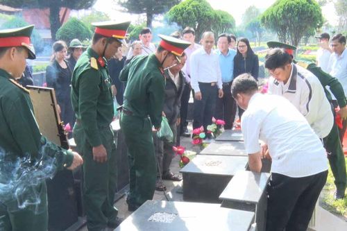 Chư Pưh: Truy điệu và an táng hài cốt liệt sĩ